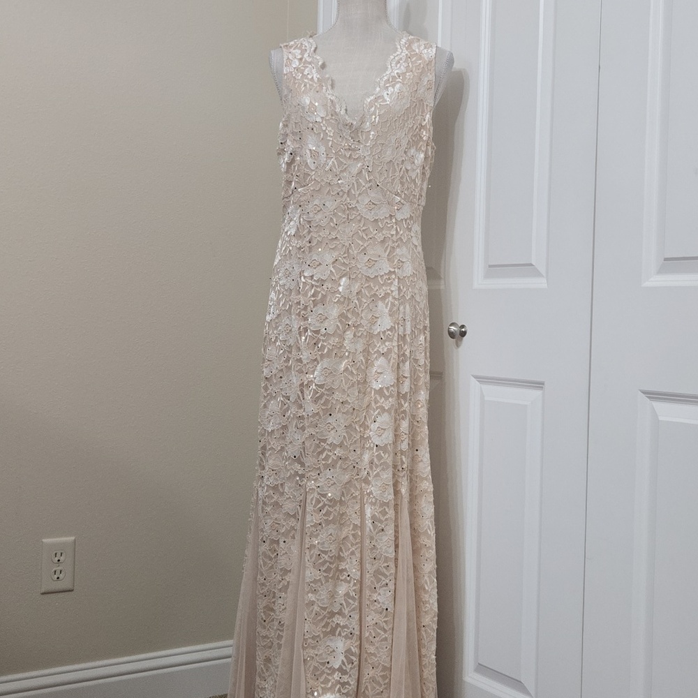 CANDALITE Lace Dress in Cream Sz L IN EXCELLENT CONDITION NWOT
